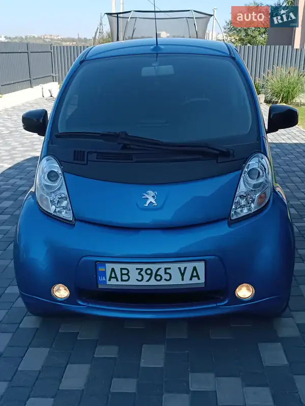 Peugeot iOn 2012