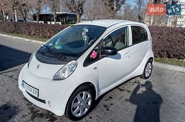 Хетчбек Peugeot iOn 2012 в 
