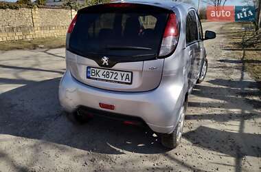 Хетчбек Peugeot iOn 2012 в Рівному