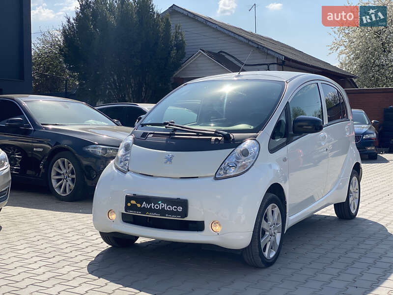 Хетчбек Peugeot iOn 2011 в 