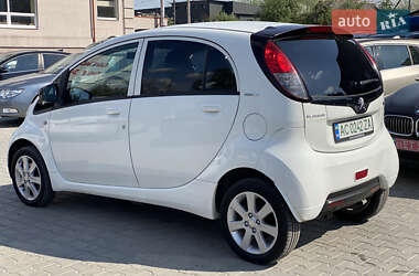 Хетчбек Peugeot iOn 2011 в 