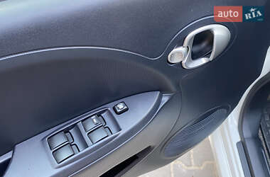 Хетчбек Peugeot iOn 2011 в 