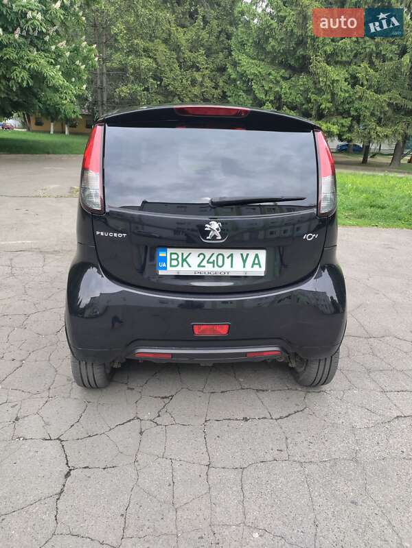 Хэтчбек Peugeot iOn 2011 в Ровно