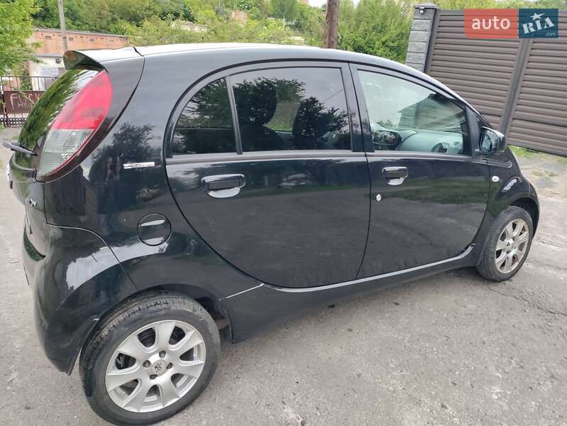 Хэтчбек Peugeot iOn 2011 в Ровно