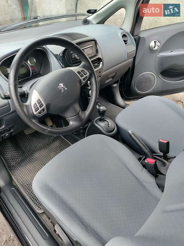 Хэтчбек Peugeot iOn 2011 в Ровно