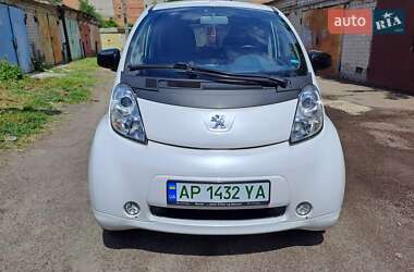 Хетчбек Peugeot iOn 2014 в 