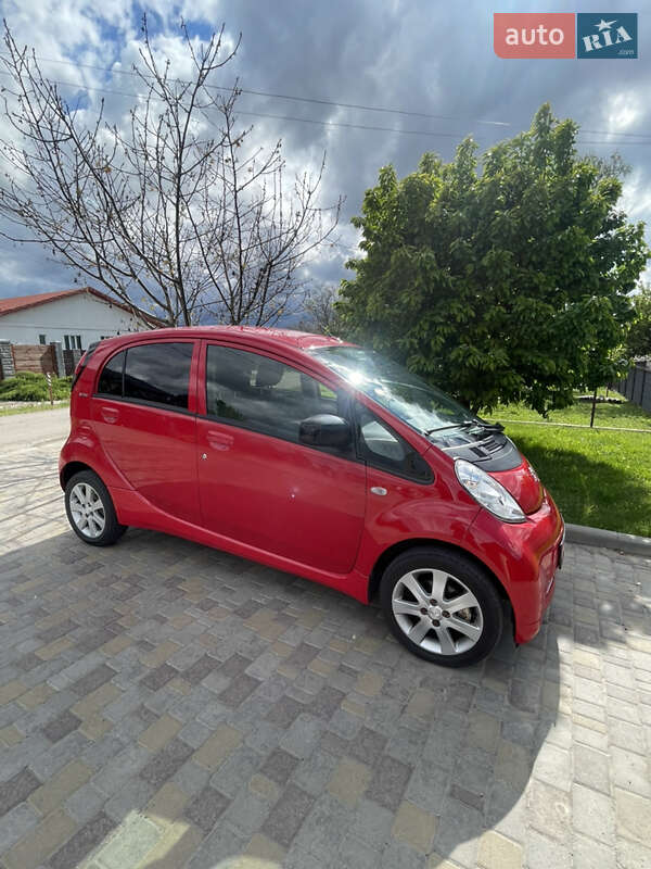 Хетчбек Peugeot iOn 2013 в 