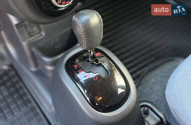 Хэтчбек Peugeot iOn 2016 в 