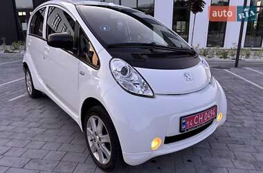 Хэтчбек Peugeot iOn 2015 в 