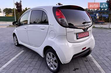 Хэтчбек Peugeot iOn 2015 в 