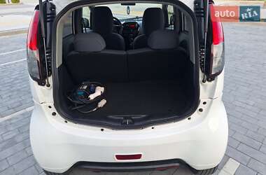 Хэтчбек Peugeot iOn 2015 в 