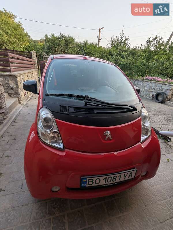 Peugeot iOn 2011