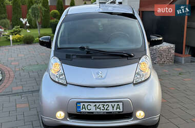 Хетчбек Peugeot iOn 2011 в 