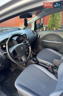 Хетчбек Peugeot iOn 2011 в 