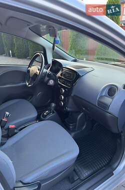 Хетчбек Peugeot iOn 2011 в 