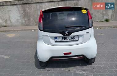 Хэтчбек Peugeot iOn 2015 в 