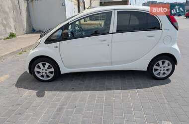 Хэтчбек Peugeot iOn 2015 в 