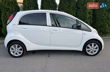 Хэтчбек Peugeot iOn 2016 в 
