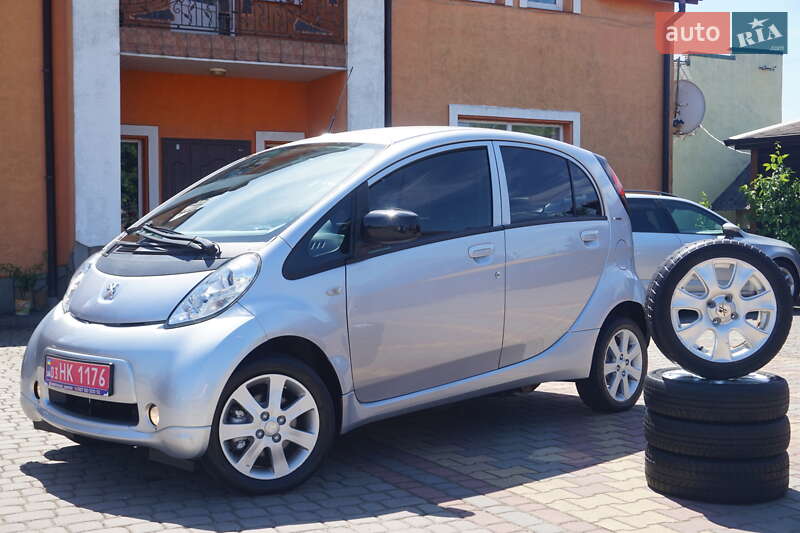 Peugeot iOn 2012
