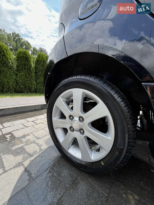 Хэтчбек Peugeot iOn 2011 в Львове