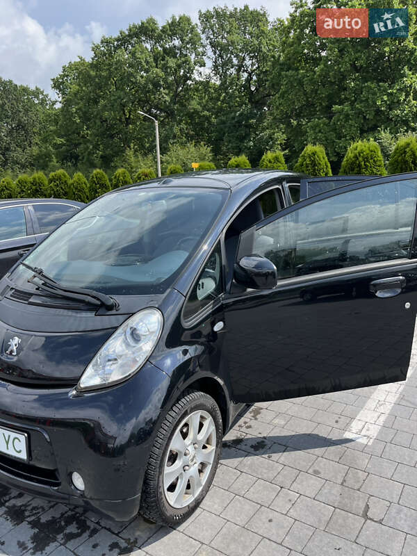 Хэтчбек Peugeot iOn 2011 в Львове