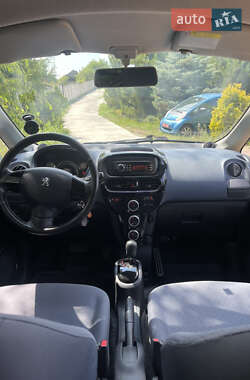 Хэтчбек Peugeot iOn 2012 в 
