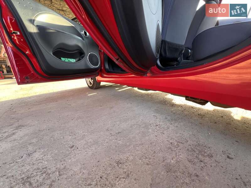 Хетчбек Peugeot iOn 2011 в Могилів-Подільському