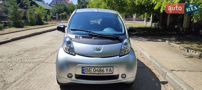 Peugeot iOn 2012