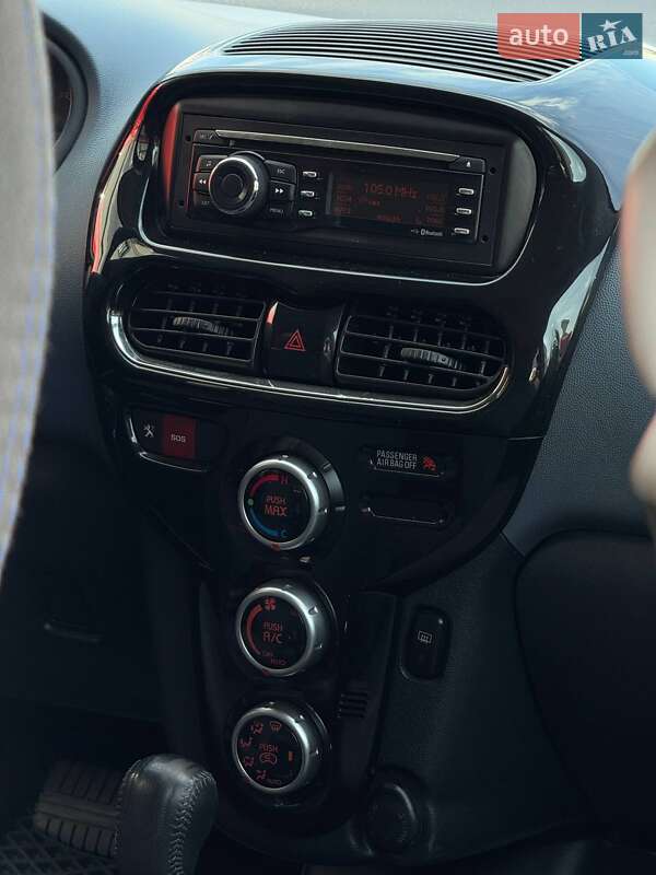 Хетчбек Peugeot iOn 2012 в Чернівцях