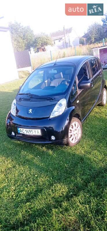 Peugeot iOn 2012