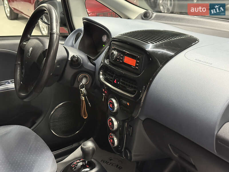Хетчбек Peugeot iOn 2011 в Володимирі