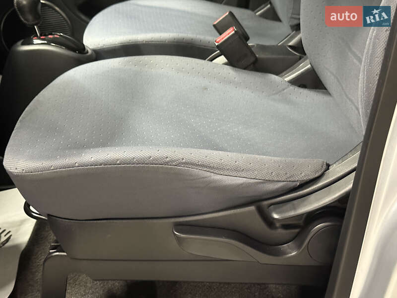 Хетчбек Peugeot iOn 2011 в Володимирі