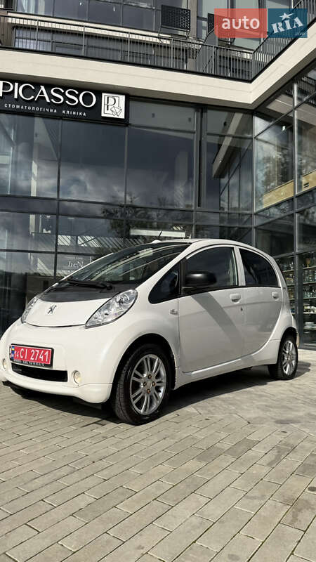Хетчбек Peugeot iOn 2011 в Ужгороді