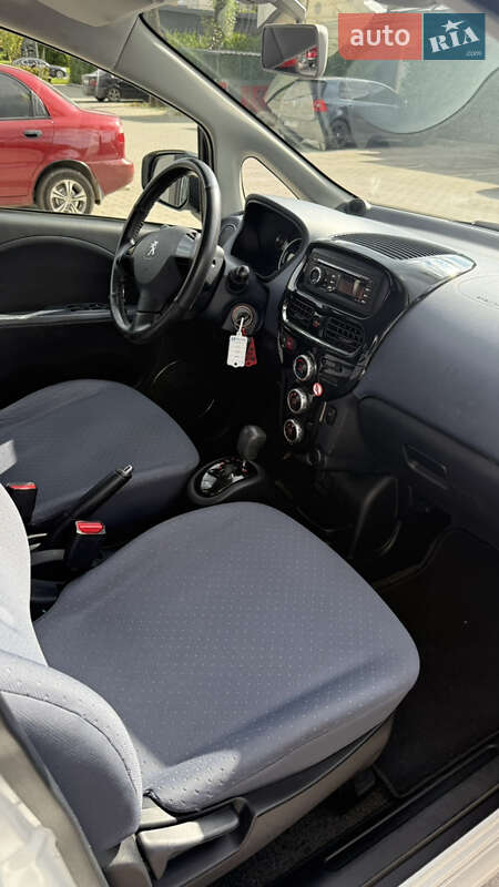 Хетчбек Peugeot iOn 2011 в Ужгороді