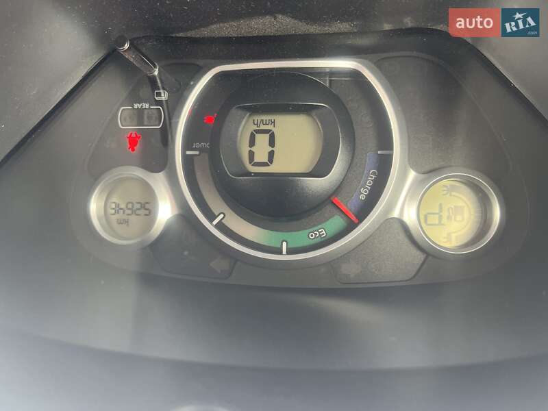 Хэтчбек Peugeot iOn 2015 в Киеве