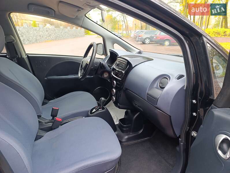 Хетчбек Peugeot iOn 2012 в Звягелі