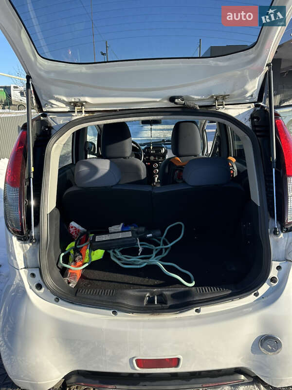 Хэтчбек Peugeot iOn 2011 в Львове