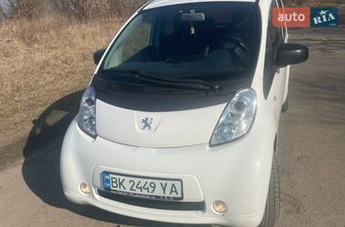 Хэтчбек Peugeot iOn 2015 в Ровно