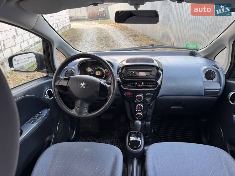 Хэтчбек Peugeot iOn 2011 в Стрые