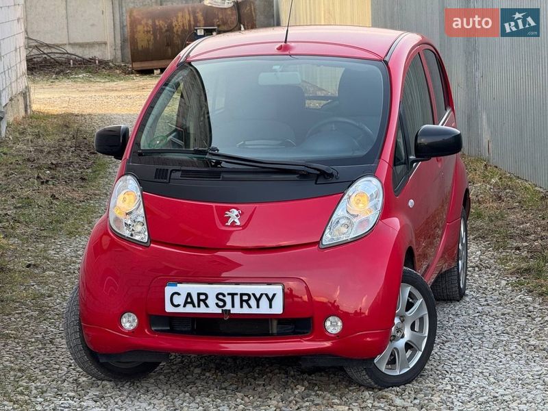 Хэтчбек Peugeot iOn 2011 в Стрые