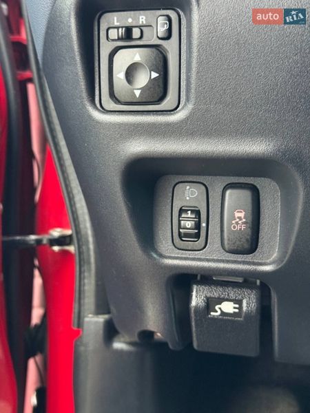 Хэтчбек Peugeot iOn 2011 в Стрые