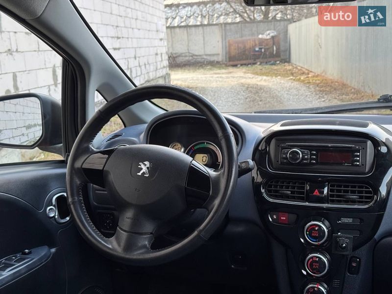 Хэтчбек Peugeot iOn 2011 в Стрые
