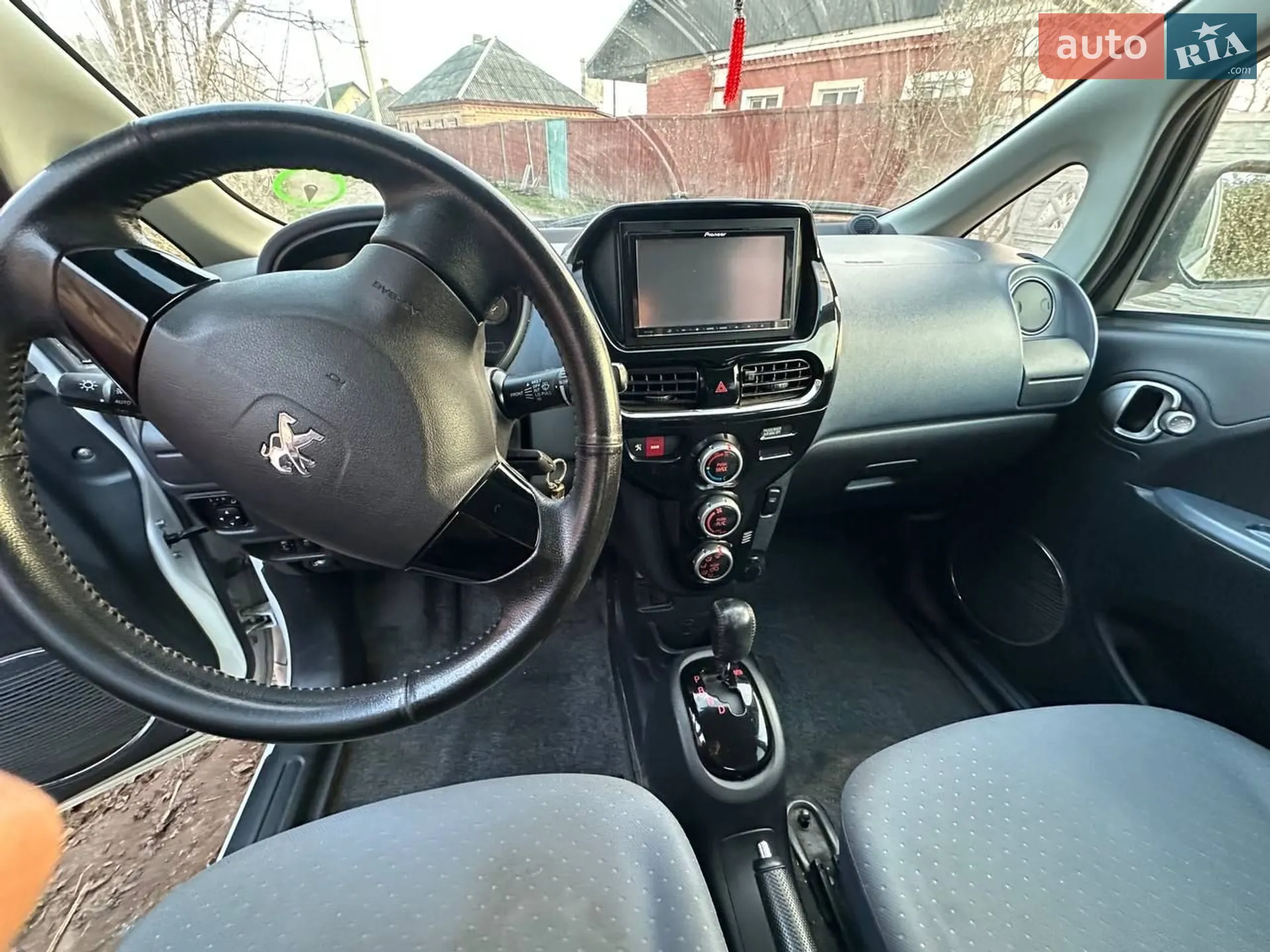 2012 Peugeot iOn - мініатюра 11