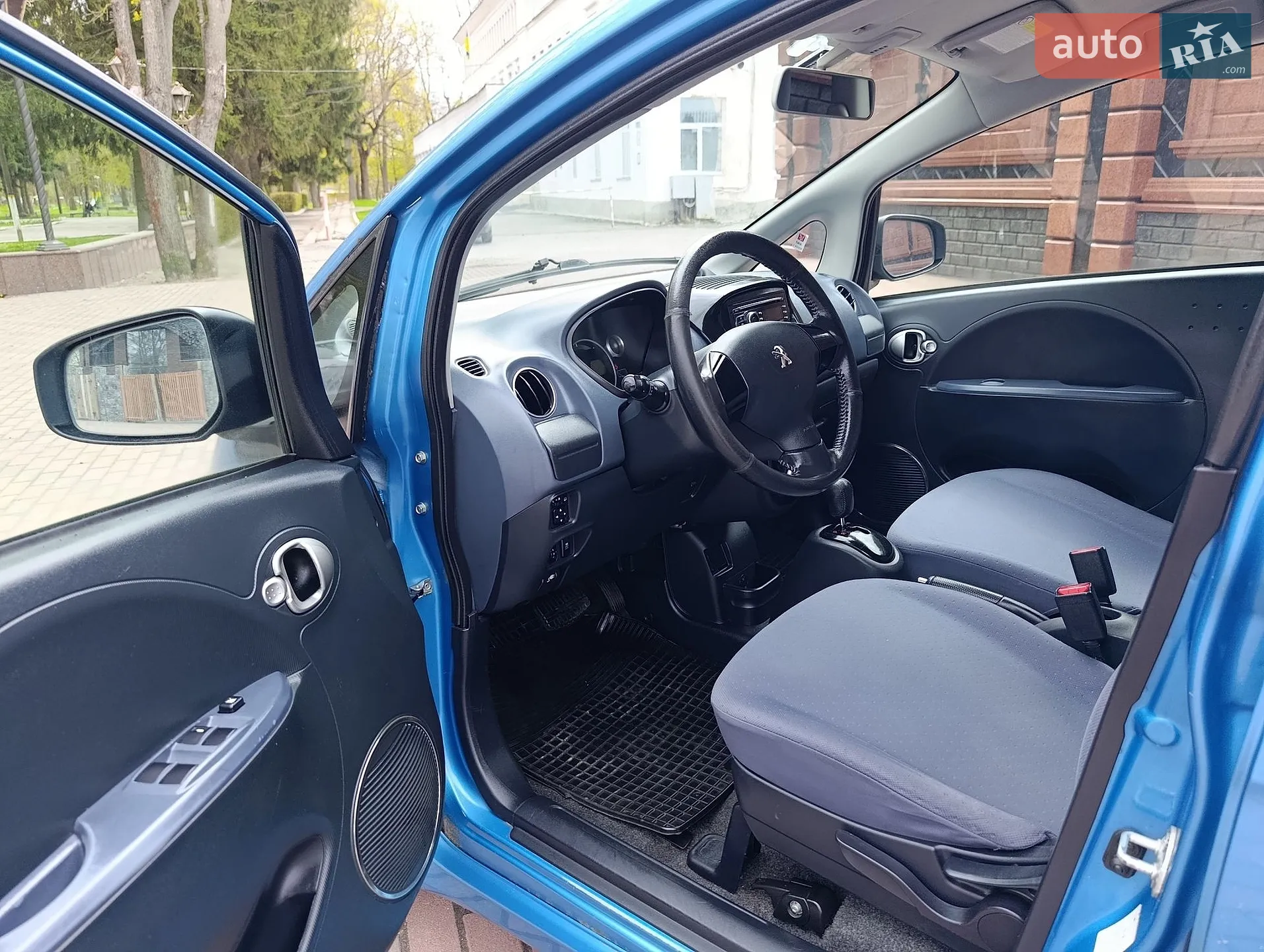 2011 Peugeot iOn - мініатюра 11
