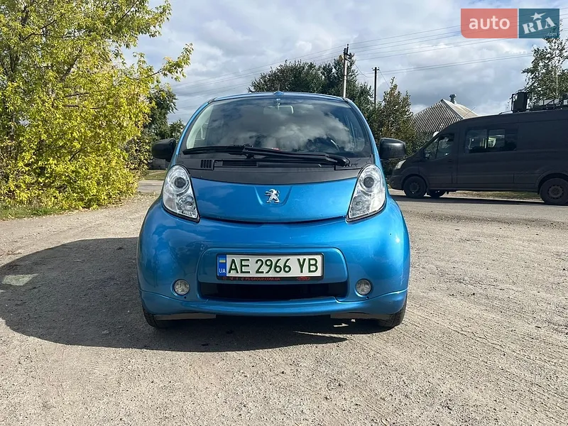 Peugeot iOn 2011