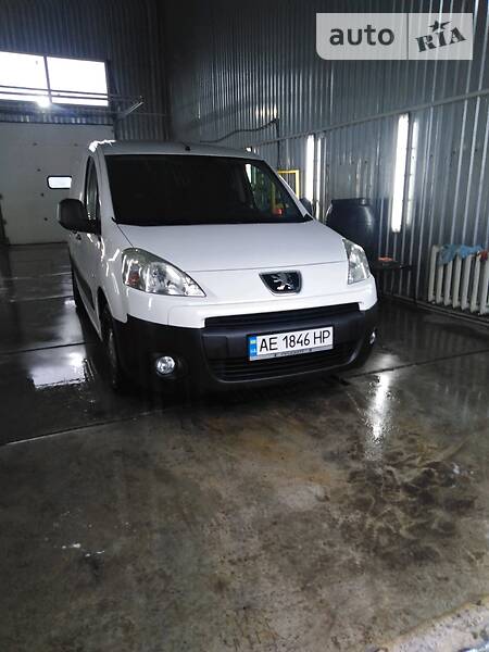 Вантажопасажирський фургон Peugeot Partner 2012 в Дніпрі