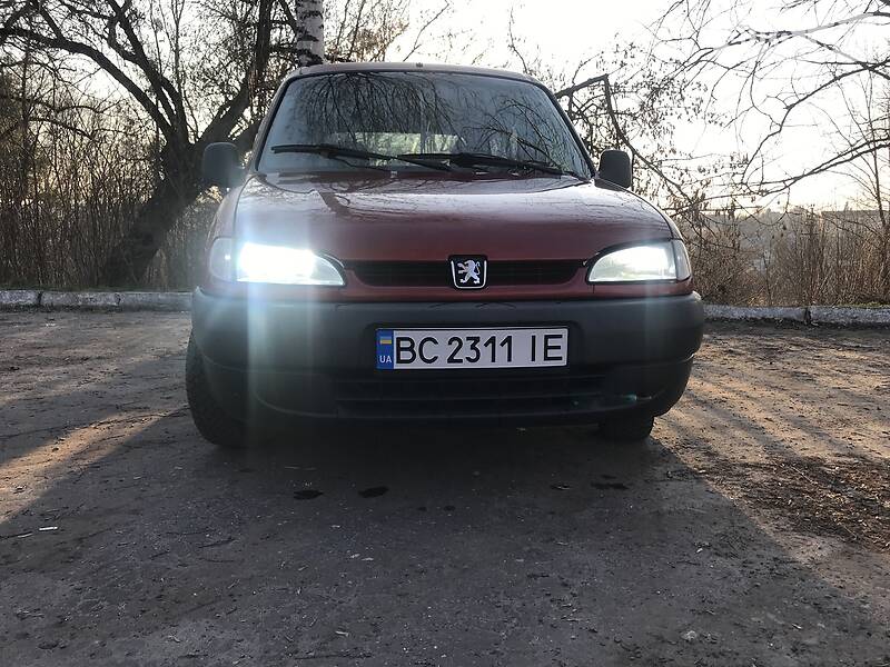 Грузопассажирский фургон Peugeot Partner 2001 в Золочеве