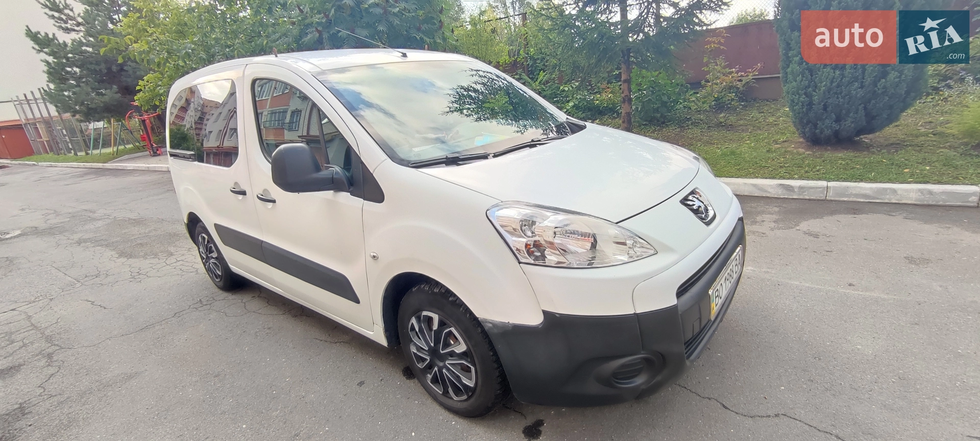 2011 Peugeot Partner - мініатюра 2