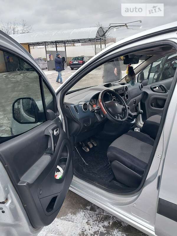 Пикап Peugeot Partner 2009 в Остроге