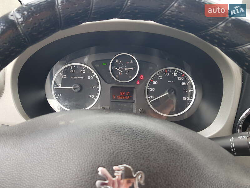 Мінівен Peugeot Partner 2011 в Івано-Франківську